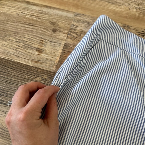Talbots Womens Size 14 Skirt Blue White Pinstripe Lined Knee Length With Pockets - Picture 6 of 10